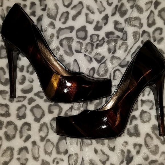 Shoes - Picture 1 of 3